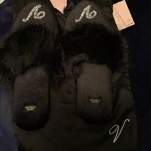 Victoria Secret Glitter V Black Slippers fur trim